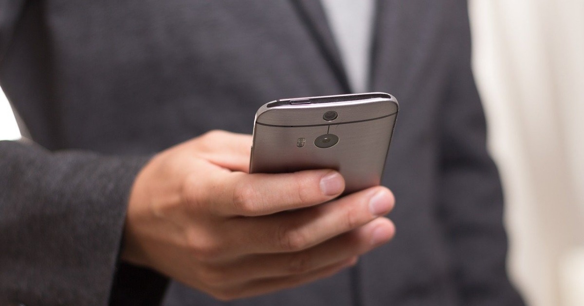 Como fazer o currículo pelo celular: salve em PDF e envie por e-mail