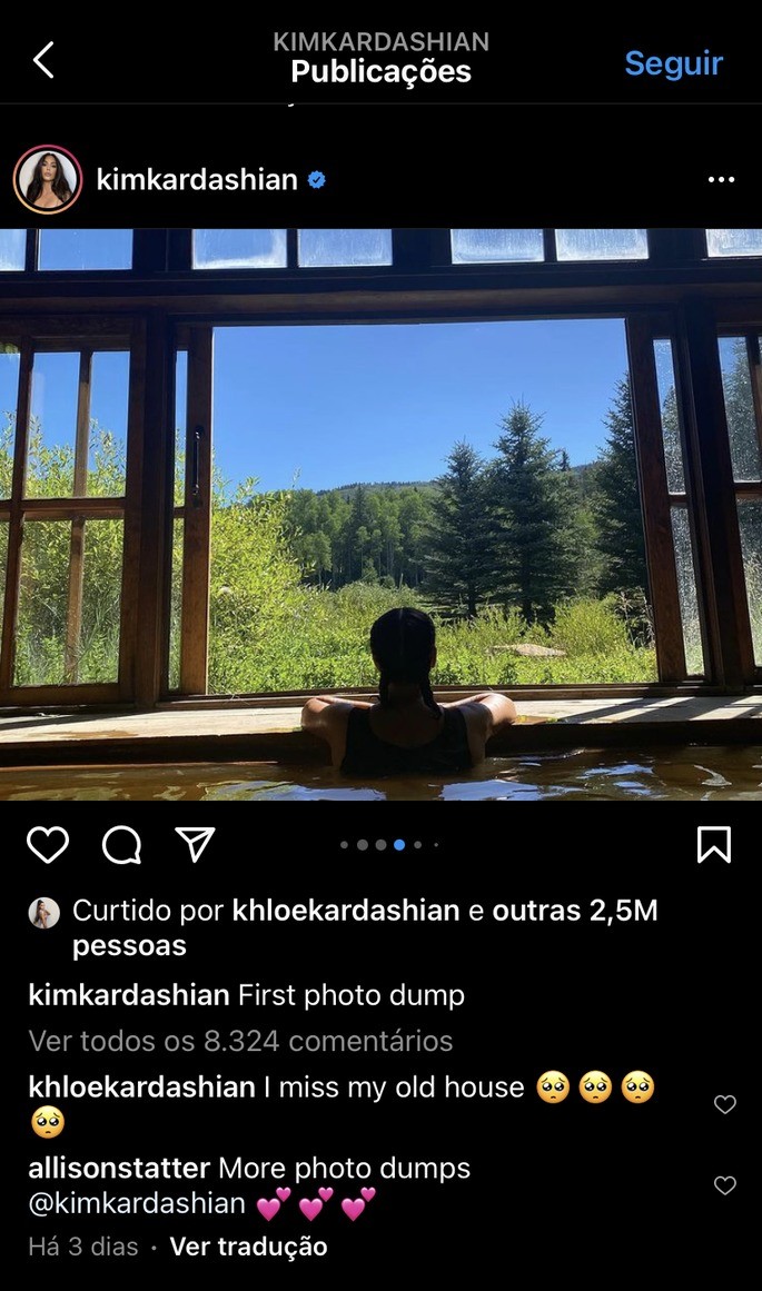 Mulher de costas dentro de banheira com janela ao fundo postada no Instagram