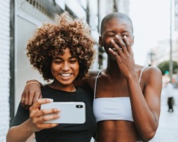 O que é Kwai: app cria vídeos para compartilhar no Status e Stories