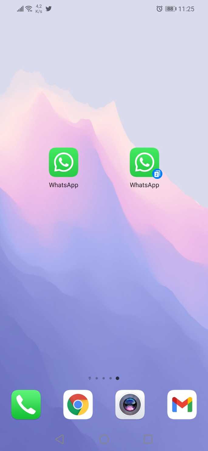 Tela inicial do Android com dois apps do WhatsApp